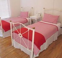 The Little Red Hen Bed  Breakfast - Accommodation Burleigh