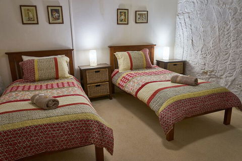 Underground Bed And Breakfast - Accommodation Burleigh 4