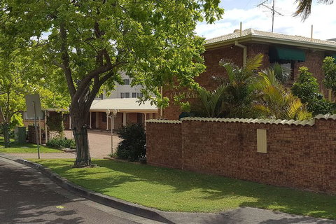 Central Motel Nelson Bay - Accommodation Burleigh 2