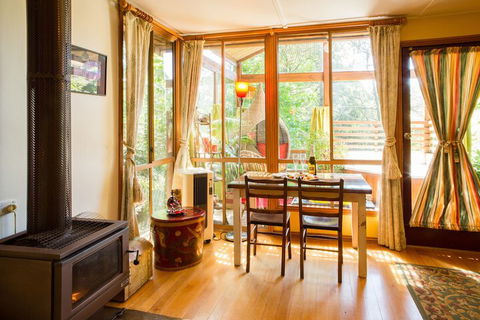 Arcadia Cottages - Accommodation Burleigh 3