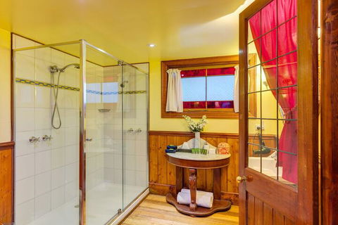 Arcadia Cottages - Accommodation Burleigh 6