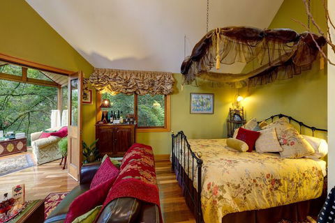 Arcadia Cottages - Accommodation Burleigh 5