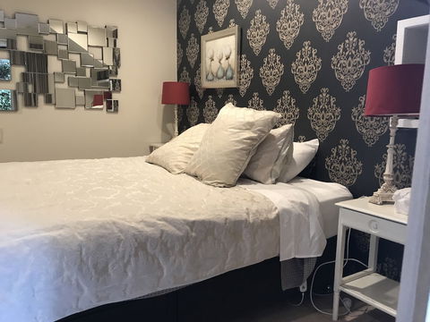 Linley House Bed & Breakfast - Accommodation Burleigh 2