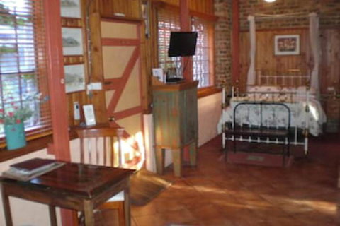 Eagle Foundry Bed & Breakfast - Accommodation Burleigh 5