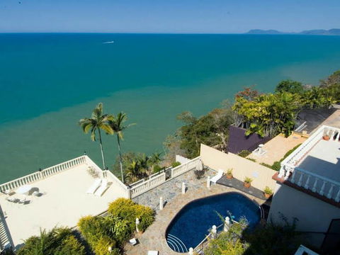 A Villa Gail - Accommodation Burleigh 2