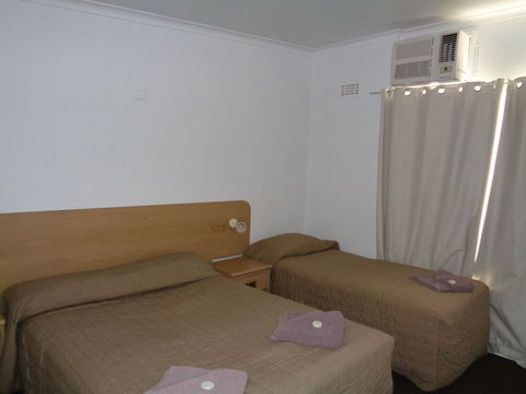 Parkway Motel - Accommodation Burleigh 1