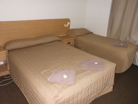 Parkway Motel - Accommodation Burleigh 4