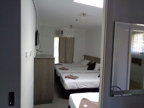 Parkway Motel - Accommodation Burleigh 5