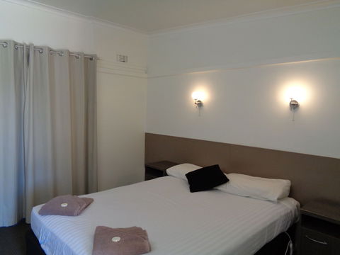Parkway Motel - Accommodation Burleigh 3