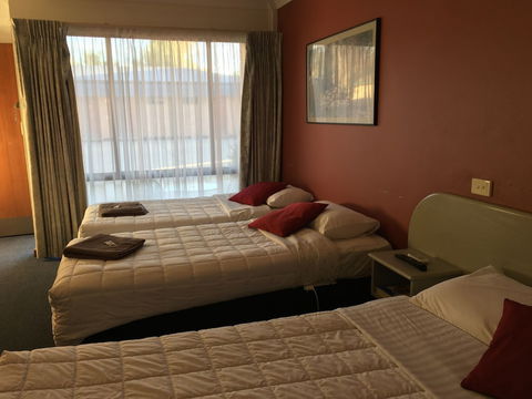 Parkway Motel - Accommodation Burleigh 2
