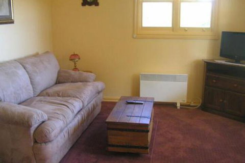 Valleyfield Cottage - Accommodation Burleigh 2