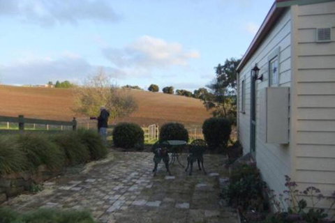 Valleyfield Cottage - Accommodation Burleigh 0