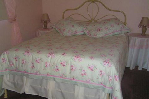 Valleyfield Cottage - Accommodation Burleigh 3