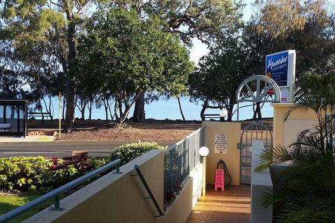 Alexander Beachfront Apartments - Accommodation Burleigh 3