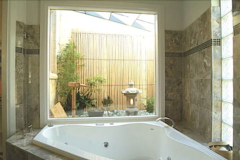 The Gatehouse At Villa Raedward - Accommodation Burleigh 4