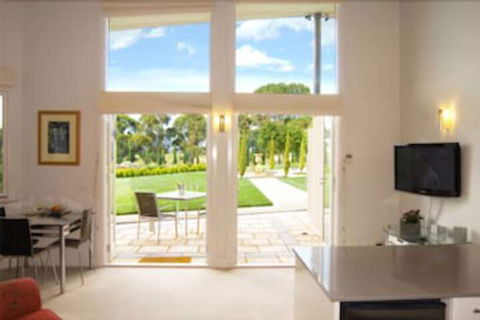 The Gatehouse At Villa Raedward - Accommodation Burleigh 3