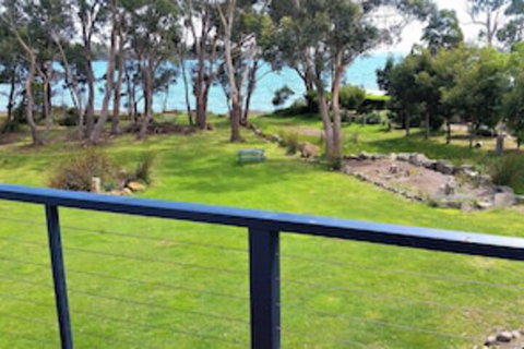 Four Seasons Waterfront Villas - Accommodation Burleigh 0
