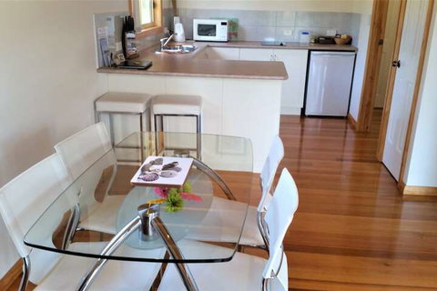 Four Seasons Waterfront Villas - Accommodation Burleigh 4