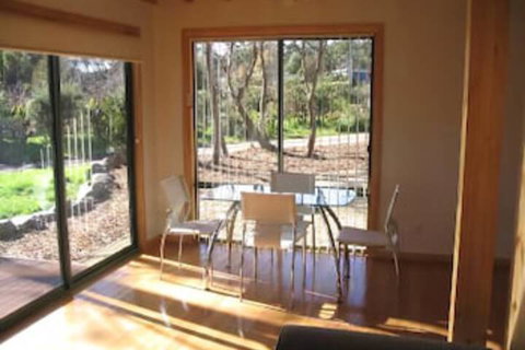 Four Seasons Waterfront Villas - Accommodation Burleigh 5