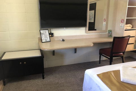 Inland Oasis Motel - Accommodation Burleigh 2