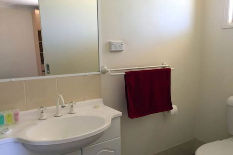 Inland Oasis Motel - Accommodation Burleigh 7