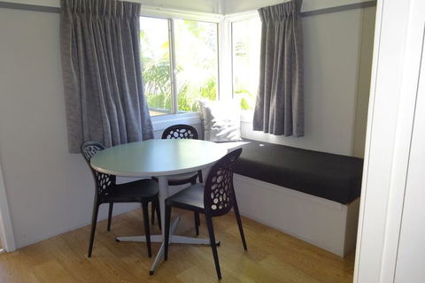 Caseys Beach Holiday Park - Accommodation Burleigh 6