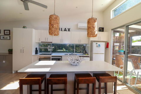 Surfside - Accommodation Burleigh 2