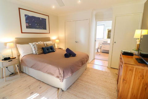 Surfside - Accommodation Burleigh 4