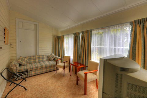 Acacia Bed & Breakfast - Accommodation Burleigh 7