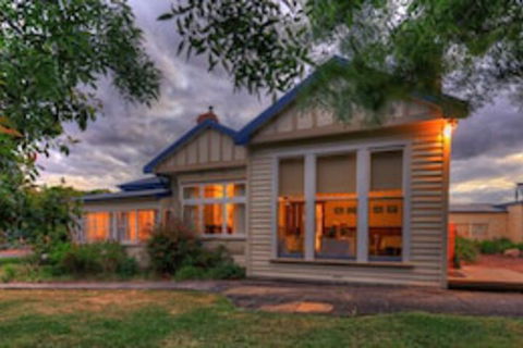 Acacia Bed & Breakfast - Accommodation Burleigh 0