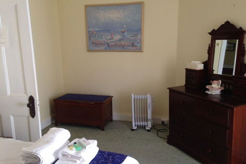 Acacia Bed & Breakfast - Accommodation Burleigh 2