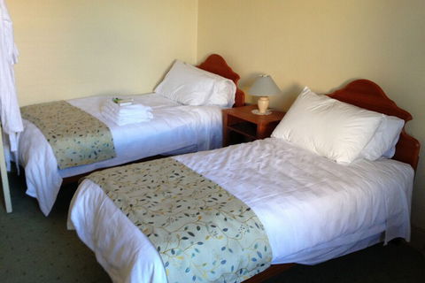 Acacia Bed & Breakfast - Accommodation Burleigh 1