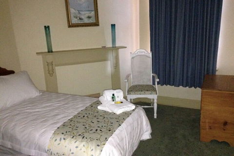 Acacia Bed & Breakfast - Accommodation Burleigh 6