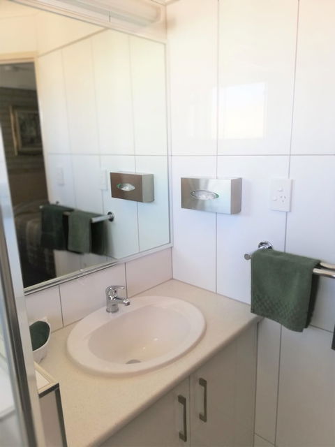 Macintyre Motor Inn - Accommodation Burleigh 5
