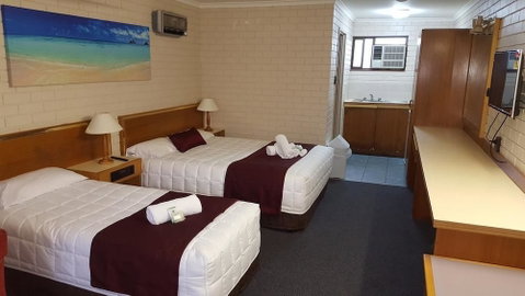Tabourie Lake Motel - Accommodation Burleigh 4