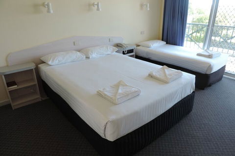 Comfort Inn The Lakes - Accommodation Burleigh 3