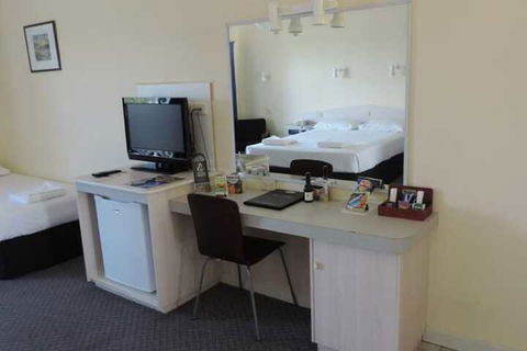 Comfort Inn The Lakes - Accommodation Burleigh 4