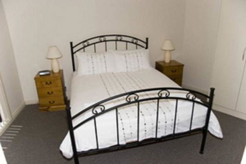 Cliff House Beachfront Villas - Accommodation Burleigh 3