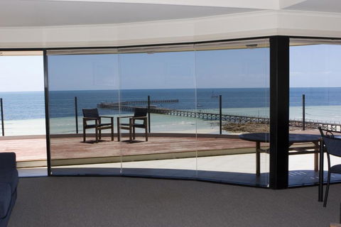 Cliff House Beachfront Villas - Accommodation Burleigh 5