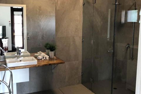 Fairway Manor Accommodation - Accommodation Burleigh 4