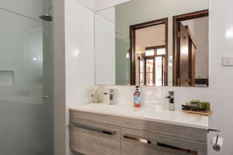 Fairway Manor Accommodation - Accommodation Burleigh 0