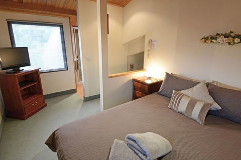 Falls Creek Country Club - Accommodation Burleigh 4