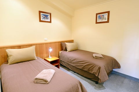 Falls Creek Country Club - Accommodation Burleigh 1