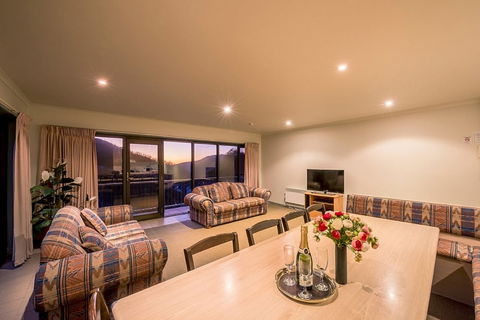 Falls Creek Country Club - Accommodation Burleigh 3