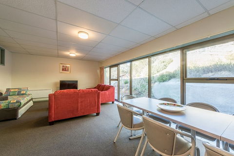 Falls Creek Country Club - Accommodation Burleigh 2