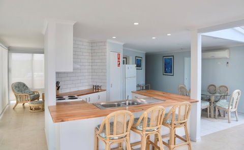 Ultimate Holiday Apartments - Accommodation Burleigh 2