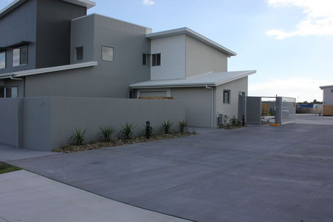 Direct Hotels - Breeze On Brightwater - Accommodation Burleigh 1