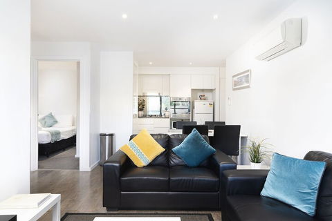 RNR Serviced Apartments North Melbourne - Accommodation Burleigh 5