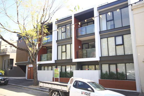 RNR Serviced Apartments North Melbourne - Accommodation Burleigh 1