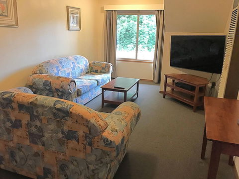 AAt 28 Goldsmith Motel - Accommodation Burleigh 3